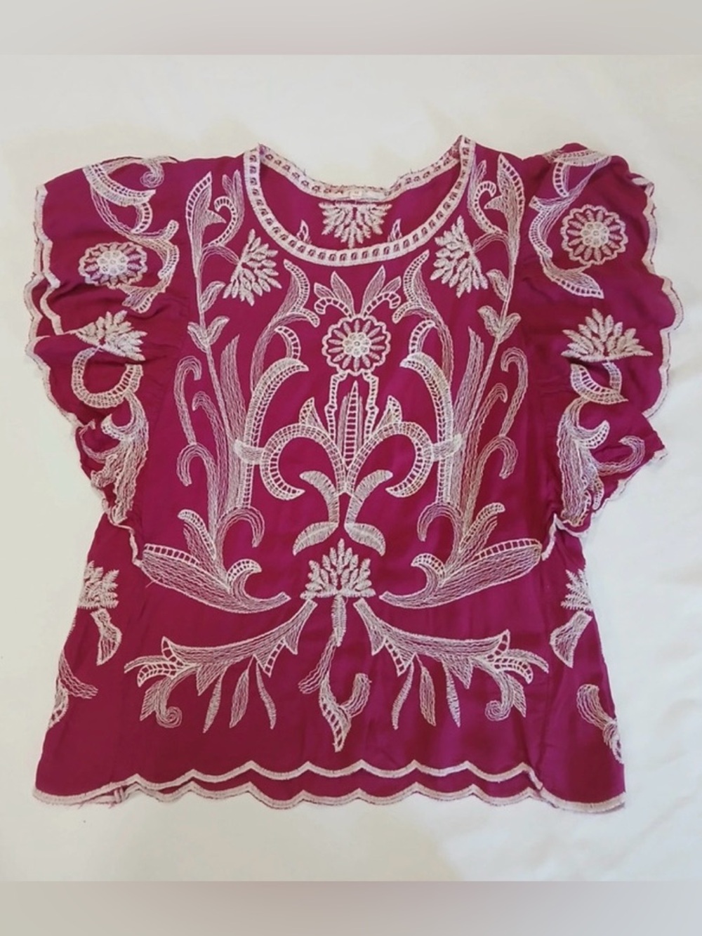 Solitaire White Embroidered Magenta Flutter-Sleeve Blouse Scalloped Hem Size M